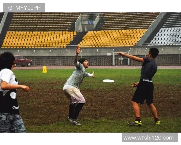 重庆飞盘队与深圳飞盘队赛后复盘分析双方状态及表现对比 重庆飞盘队与深圳飞盘队赛后复盘分析双方状态及表现对比